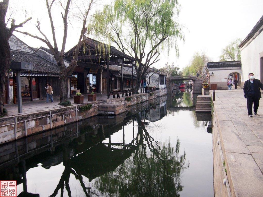 镇平县东方华益志愿者团队开展“小包裹大梦想”进校园活动
